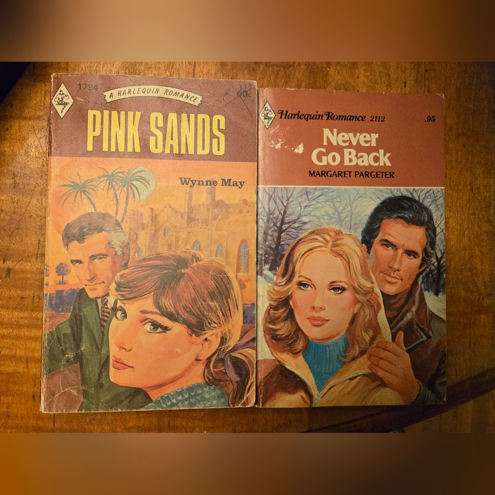 Vintage Romance Harlequin PB Novels 70's Pink Sands 1794, Never Go Back 1956